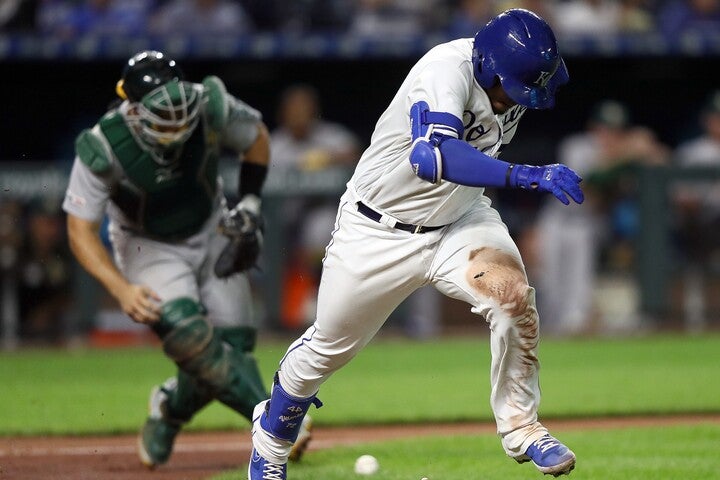 一塁盗塁とは、要は「第３ストライクでなくとも振り逃げができる」ということ。確かにメリットがそれほど増えるわけではなさそうだが……。(C)Getty Images