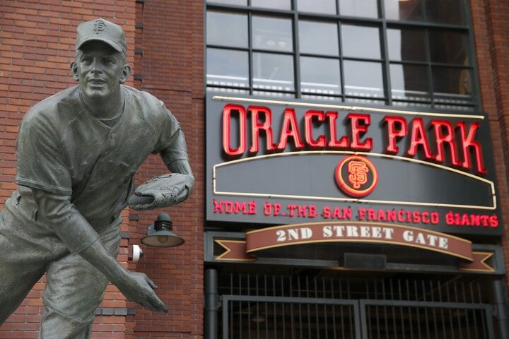 “不正投球”の第一人者だったペリーは殿堂入りを果たし、サンフランシスコのオラクル・パークには銅像まで建てられている。(C)Getty Images