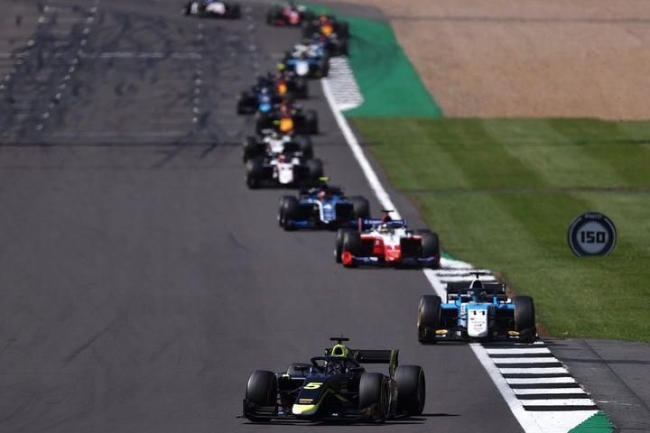 イギリスGPで行なわれたスプリントレースは、経験の少ない角田には厳しいものだったが…。(C)Getty Images