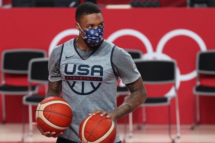 会場のさいたまスーパーアリーナで練習を行なったアメリカ代表。リラードはマスク姿でボールの感触を確かめた。(C)Getty Images