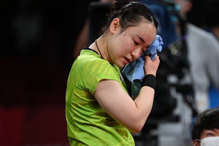 準決勝で思わぬ完敗を喫し、涙を拭う伊藤。写真：JMPA代表撮影