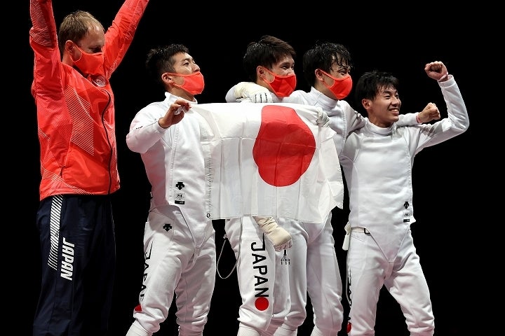 悲願の金メダルを手にした日本。その強さに世界も驚きを隠さない。(C)Getty Images