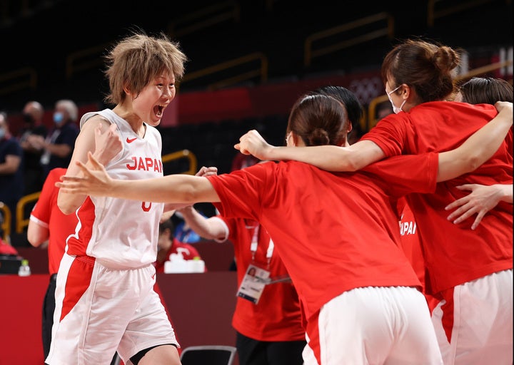 準決勝でフランスを撃破した女子日本代表。悲願の金メダルを懸けて、アメリカとの決勝に臨む。(C)Getty Images