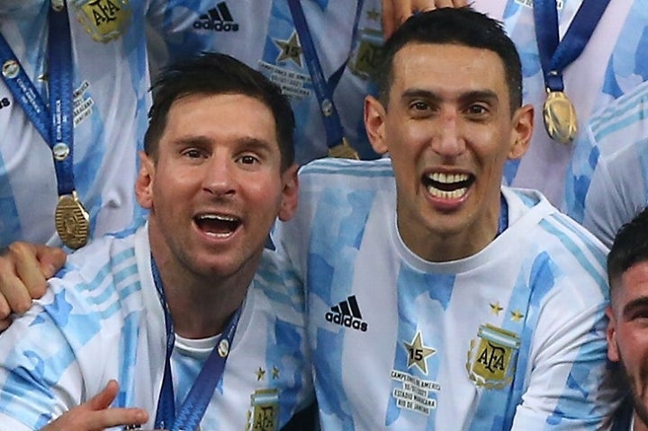 ディ・マリア（右）が、長きに渡ってアルゼンチン代表を支えてきた“盟友”メッシ（左）への想いを語った。(C)Getty Images