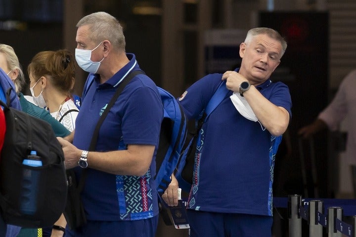 ツィマノウスカヤの部屋に押し入り、強制帰国を命じたベラルーシ代表コーチコンビ。IOCから厳罰を下された。(C)Getty Images