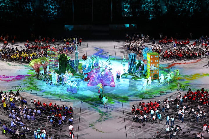 ミュージシャンやダンサーらのパフォーマンス、色鮮やかな演出が話題を呼んだパラリンピック閉会式。(C)Getty Images