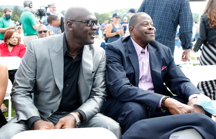 野球殿堂入り式典に出席したジョーダン(左)とユーイング(右)。それぞれの立場で後輩のジーターを祝福した。(C)Getty Images