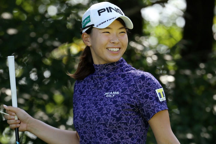 ショットに苦しみながらも、粘りのゴルフで予選通過を決めた渋野。(C)Getty Images