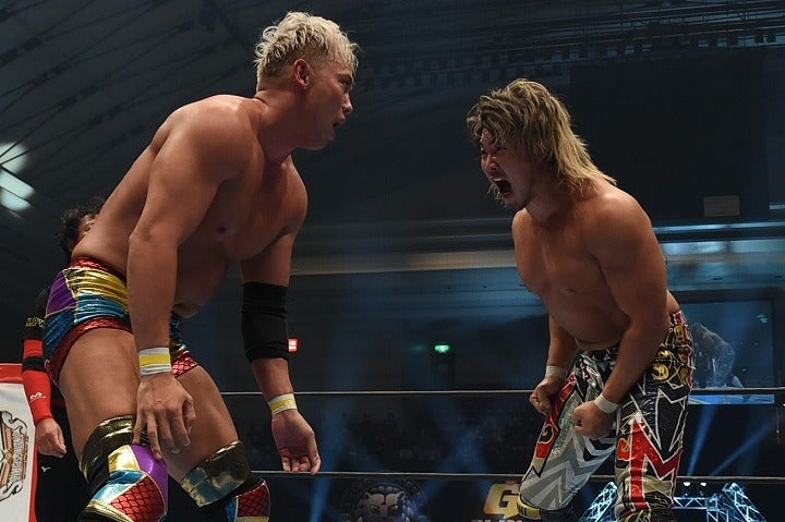 棚橋（右）と激闘を繰り広げたオカダ（左）。この黄金カードは間違いなくファンを熱狂させた。(C)新日本プロレス