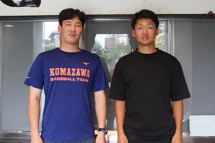 福山（右）のケアを１年生の時から担当する石村トレーナー（左）。彼は登板を求める指揮官に対して「ノー」という覚悟もあったという。写真：矢崎良一