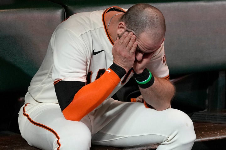 どうにも後味の悪い敗戦に肩を落とすジャイアンツのロンゴリア。(C)Getty Images