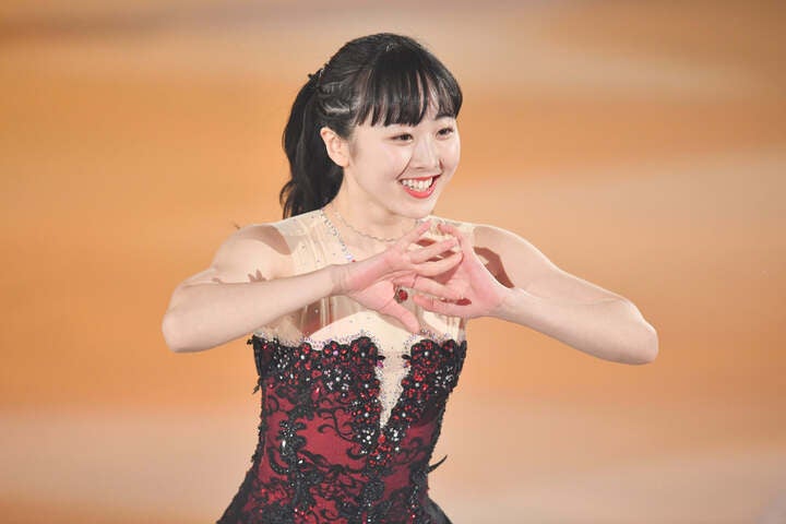 女優、歌手、スケーターと多彩な才能を見せる本田が、今年の黒髪美人大賞を受賞した。写真：松尾／アフロスポーツ