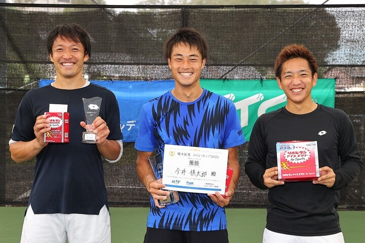 男子シングルスで入賞した３人。左から伊藤竜馬（準優勝）、今井慎太郎（優勝）、関口周一（３位）。写真＝THE DIGEST写真部