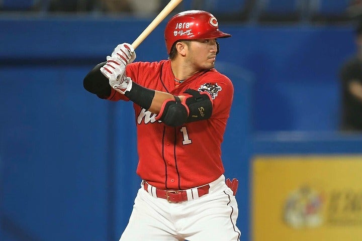 広島の絶対的な大黒柱となっている鈴木。MLB挑戦となれば、日本球界を賑わせるトピックとなるが……。写真：THE DIGEST写真部