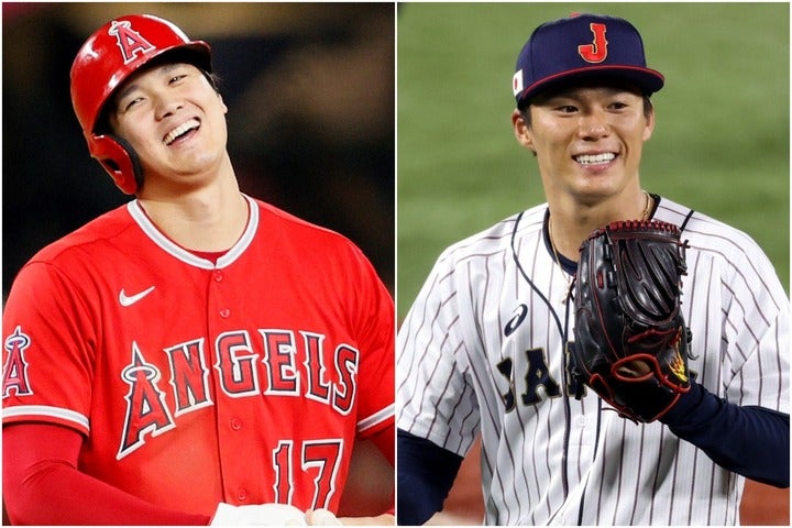 MVPが有力視される大谷翔平（左）の活躍を称える山本由伸（右）。(C)Getty Images