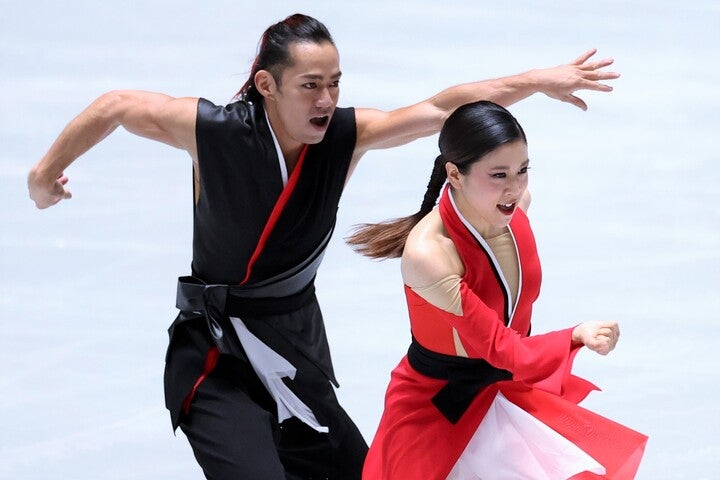 ポーランドでの『ソーラン節』も大盛り上がりだった村元・高橋組。写真はNHK杯のもの。(C)Getty Images