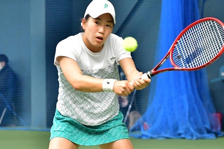 女子優勝の阿部宏美（筑波大）。写真提供：全日本学生テニス連盟