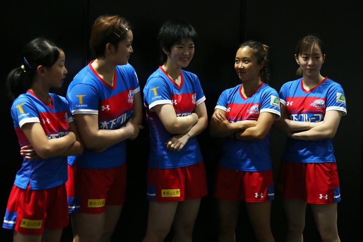 『世界ユース卓球選手権大会』で４冠を獲得した張本美和（左）。この偉業達成は中国でも注目を集めている。(C)Getty Images