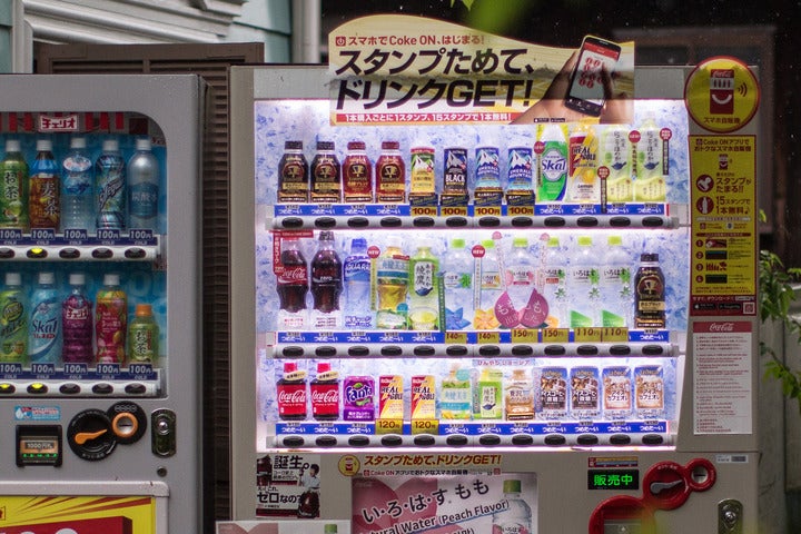 全国に数多く設置されている自動販売機に、東京五輪の来日記者が感激したことを明かしている。(C)Getty Images