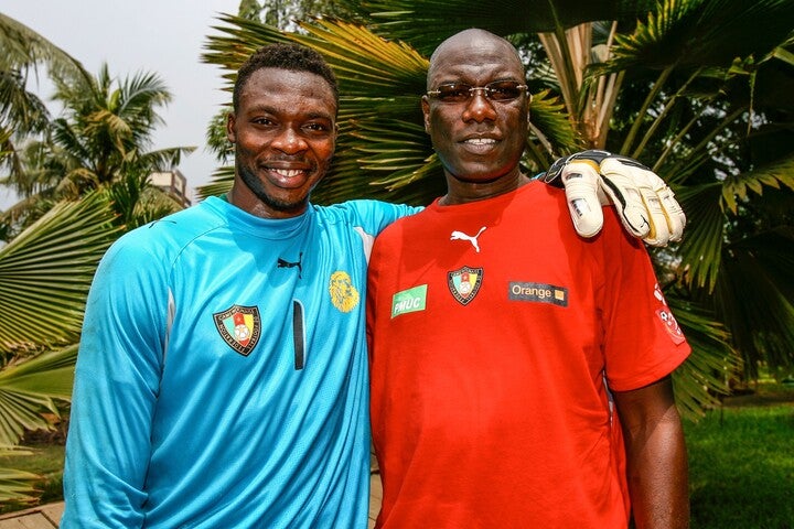 カメルーン代表112試合出場を誇るヌコノ（右）が、自国開催のアフリカネーションズカップについて、様々な特徴を紹介した。(C)Getty Images