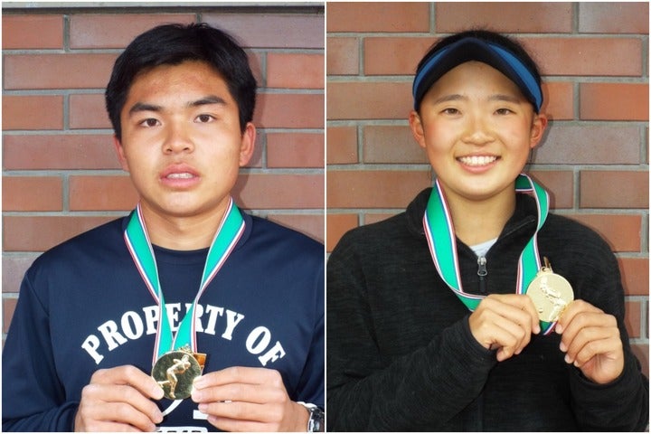 18歳以下シングルス優勝の森茂貴(左）と堀陽菜子（右）。写真：大会事務局
