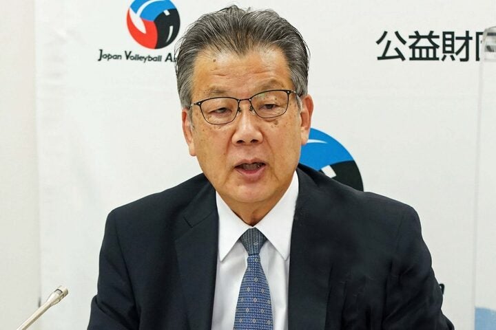 昨年12月に辞意を表明していた嶋岡会長（写真）。今回、日本バレーボール協会が全会一致で解職を決定した。写真：JVA提供