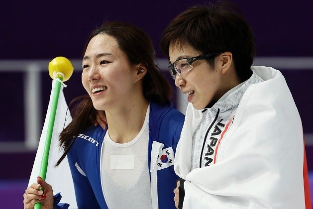 小平（右）との親交が深いイ・サンファ（左）。韓国スピードスケート界のレジェンドは、注目を集めた関係性について語った。(C)Getty Images