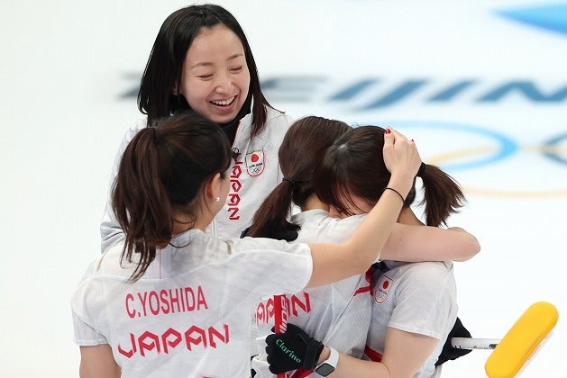 ロシアとの熾烈な争いを逆転でモノにした日本。試合後には思わず涙が流しながら歓喜した。(C)Getty Images