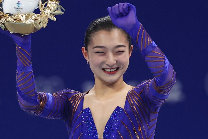表彰台で笑顔を浮かべる坂本。日本女子フィギュアスケーターとして５人目の五輪メダリストとなった。(C)Getty Images