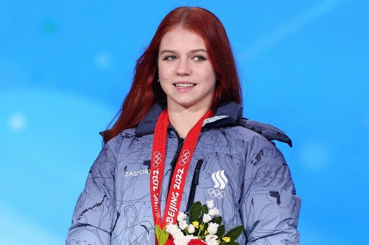メダル授与式では笑顔を振りまいたトゥルソワ。それでも「いまの自分の感情はうまく表現できません」と率直に心境を明かした。(C)Getty Images