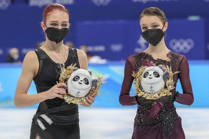 北京五輪でワンツーフィニッシュを飾ったシェルバコワ（右）とトゥルソワ（左）。両選手とも２週間後の世界選手権には出場できなくなった。(C)Getty Images