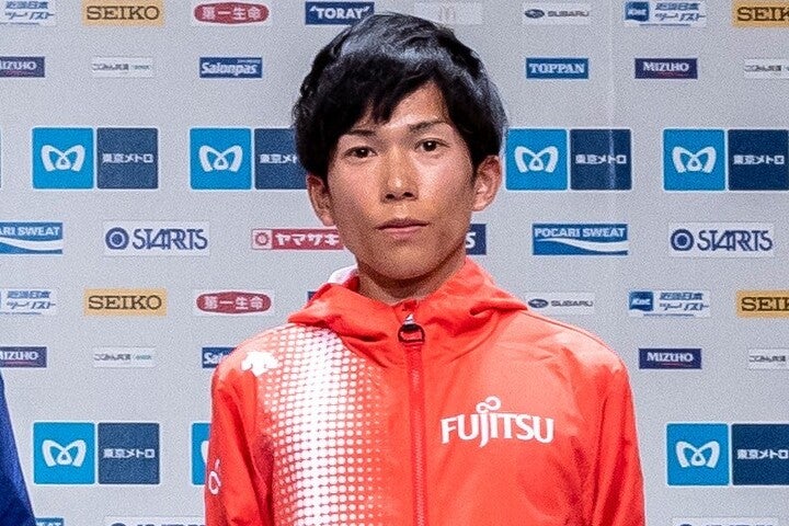 日本人トップでフィニッシュした鈴木健吾。(C)東京マラソン財団
