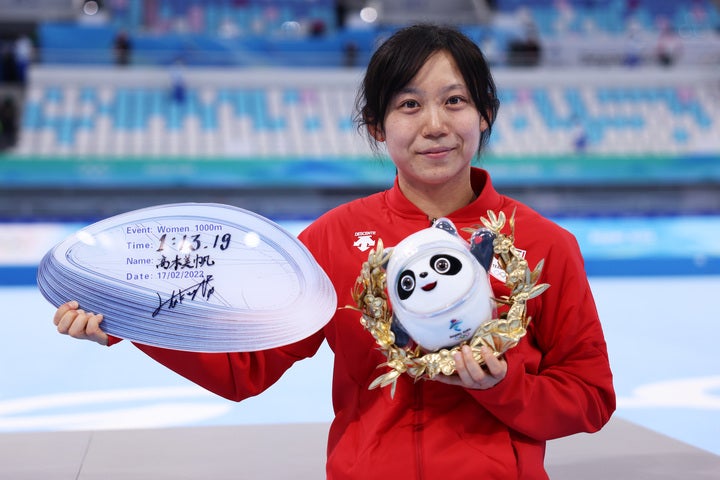 北京五輪では４つのメダルを手にした高木。ストイックな印象が強いが、お茶目な一面もありファンから愛されている。(C)Getty Images
