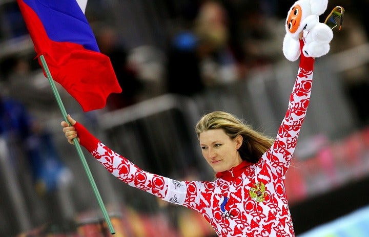 トリノ五輪の女子スピードスケート500メートル、34歳で初の金メダルに輝いたスベトラーナ・ジュロワ。(C)REUTERS/AFLO