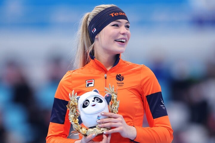 モデル顔負けのスタイルをSNSで披露したリールダム。北京五輪では銀メダルを獲得し、存在感を示した。(C)Getty Images