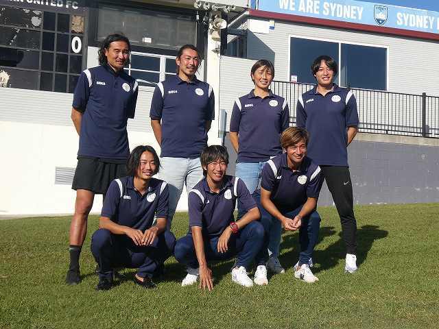 田代が運営する「MATE FC」のスタッフ陣。写真：元川悦子