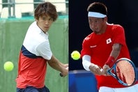 かつて杉田祐一（右）のプレーを参考に、タイミングの早いカウンターテニスを構築していったという川橋勇太（左）。写真：滝川敏之、Getty Images