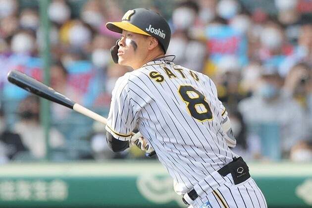 会場を騒然とさせる特大のホームランを２本も放った佐藤。驚異の打撃は大きな話題となっている（写真は去年のもの）。写真：産経新聞社