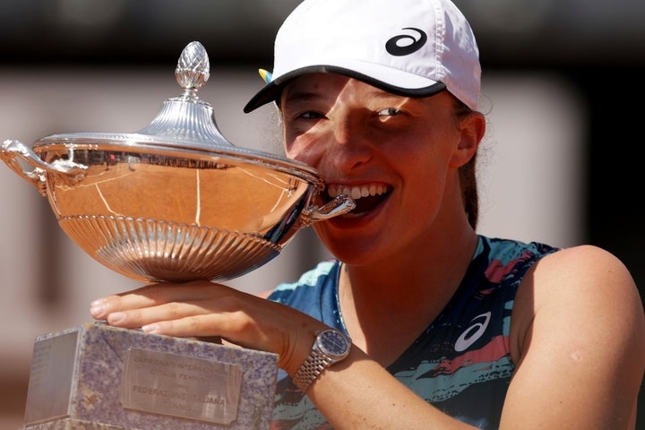 WTA1000を１シーズンで４大会優勝し、セレナ以来史上２人目の快挙となったシフィオンテク。（C）Getty Images