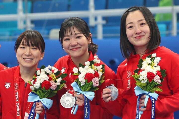 今年２月の北京五輪で銀メダルを獲得したカーリング娘たち。左から鈴木、吉田、藤澤。(C)Getty Images