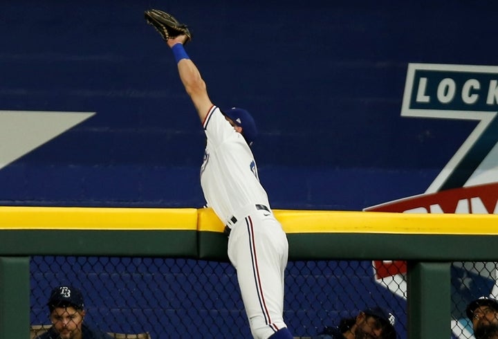 レンジャーズ外野手が“魅せた”スーパープレーに全米が熱狂。(C)Getty Images