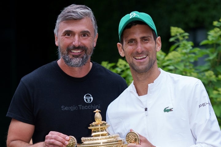 イバニセビッチ氏（左）とジョコビッチ（右）。写真は昨年のウインブルドン優勝後。（C）Getty Images