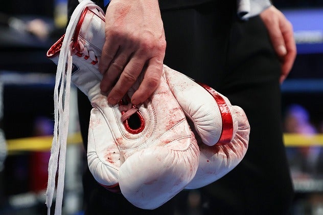 壮絶な殴り合いとなることもあるボクシング。そのなかで南アフリカ人選手のショッキングな死が波紋を広げている。(C)Getty Images