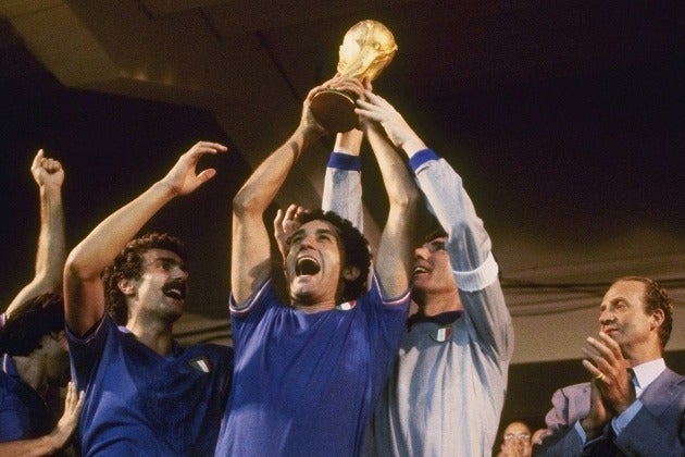 期待値は高くなかった1982年のスペイン大会におけるイタリア。だが、ディノ・ゾフら名手たちが奮闘して世界の頂に立った。(C)Getty Images