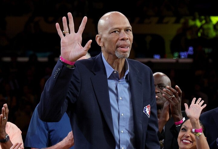 現在75歳のジャバー。NBA屈指のレジェンドが現在のリーグに対する持論を語った。(C)Getty Images