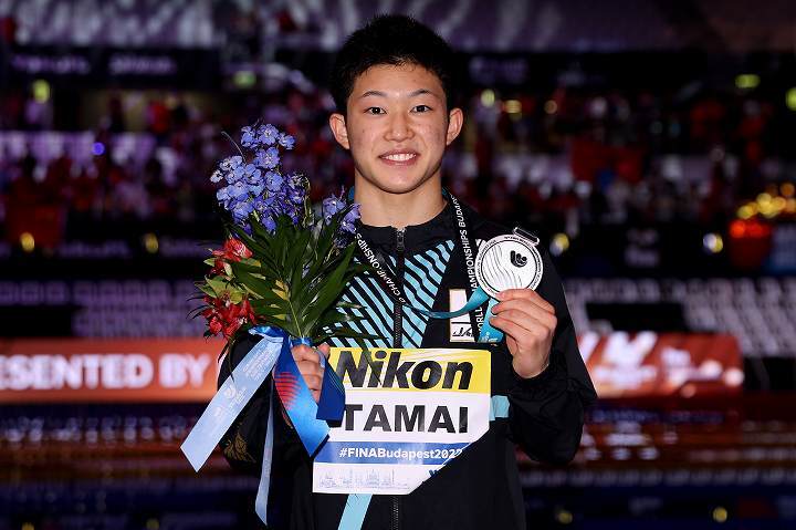 男子高飛び込みで銀メダルを獲得した15歳の玉井。ライバルの中国選手も絶賛した。(C) Getty Images