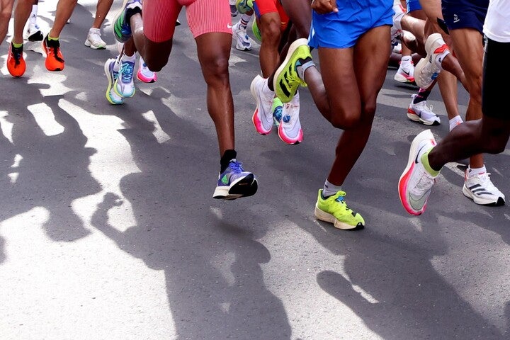 選手たちは、厚底シューズでマラソンに臨む。日本時間17日に男子、18日に女子マラソンが行なわれる。(C)Getty Images