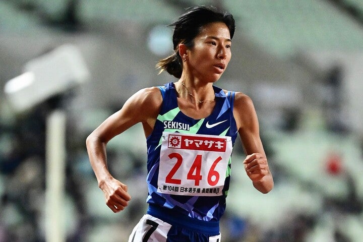 女子マラソン代表の新谷仁美が新型コロナウイルスに感染し、無念の欠場が決まっている。(C)Getty Images