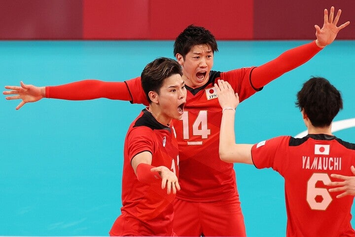 石川（奥）、西田（左手前）を中心に決勝トーナメントに挑む龍神NIPPON。(C)Getty Images