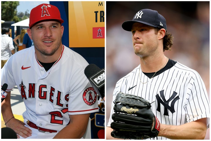 球界を代表するコール(右)とトラウト(左)の息子同士が“グータッチ”で挨拶を交わした。(C)Getty Images